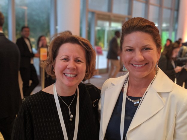 00100lPORTRAIT_00100_BURST20191107160942755_COVER